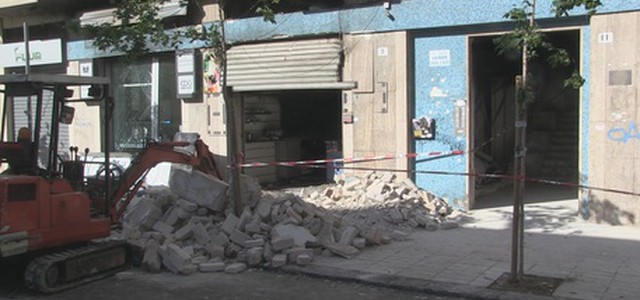 Locali distrutti a Cosenza, indagato titolare