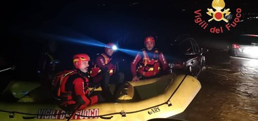 Maltempo, esondano torrenti nel Catanzarese: persone soccorse con i gommoni