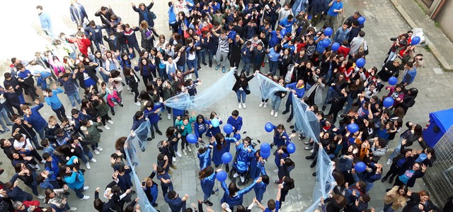 Giornata mondiale dell'Autismo  Il mondo blu degli alunni dell’IC Pascoli Aldisio