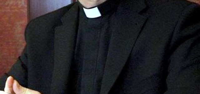 Dona viveri a coppia, ma viene aggredito: sacerdote ferito nel cosentino