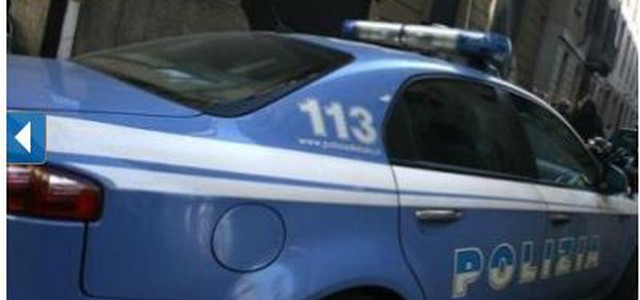 Ruba cellulare in autobus e fugge, arrestato 