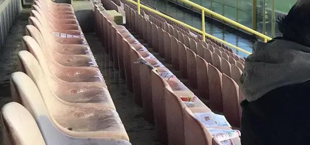 Stadio Ceravolo: Salagadula magicabula bibbidi-bobbidi-bu la tribuna non si fa più? Sembra esserci un documento che allunga la proroga al 2024. Intanto piove sui seggiolini (video)