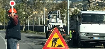 Lavori avviati in via Conti Falluc a costo zero per il Comune