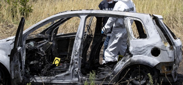 Corpi carbonizzati in auto a Torvaianica, una vittima è calabrese