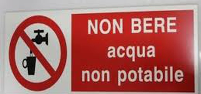 CATANZARO, ACQUA NON POTABILE IN VIA OSPIZIO MATERNITA’ NEL CENTRO STORICO