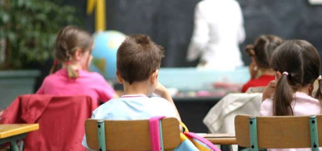 Alunni maltrattati e insultati, sospese tre maestre