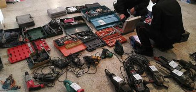 Merce rubata in casa, due denunce per ricettazione