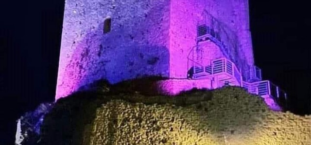Belcastro, si colora di rosa il Castello Normanno per la lotta contro il tumore al seno