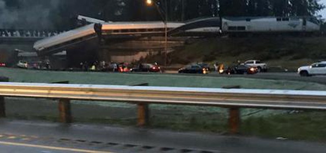 Treno Amtrak deraglia a Seattle, 3 morti e decine di feriti