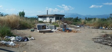 Manna: “Fatiscenti aree scuole elementari e parrocchia, ex distributore divenuto falò rifiuti”  