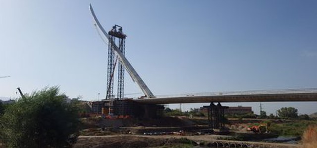 Posata a Cosenza antenna ponte Calatrava
