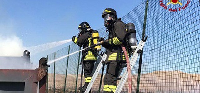 Incendio container Cutro