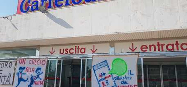 Malore per dipendente Carrefour durante presidio