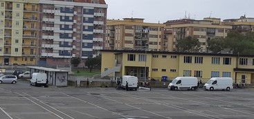 CasaPound: ancora furgoni adibiti ad abitazioni temporanee davanti scuola elementare a Lido