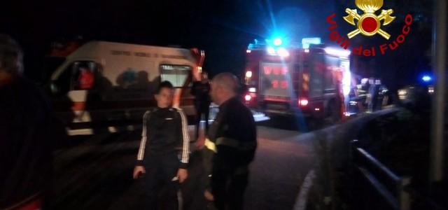 Anziano scivola in dirupo, soccorso dai VVF