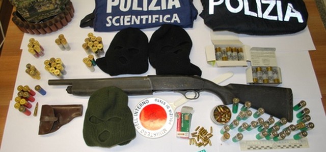 Fucile in casa, arrestata una donna
