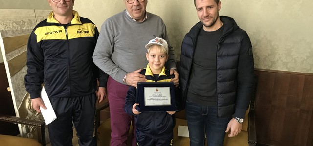 GO KART , L’ASSESSORE CAVALLARO HA PREMIATO IL PICCOLO FENOMENO CATANZARESE SALVATORE GIGLIO