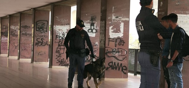 Progetto scuole sicure: controlli della Polizia di Stato per la prevenzione e repressione dei reati connessi allo spaccio di sostanze stupefacenti nei pressi degli istituti scolastici.