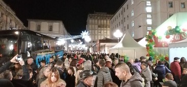ABRAMO, CARDAMONE, LOBELLO E SCULCO: “UN FIUME DI GENTE SUL CORSO E PIU’ DI 1.200 VISITATORI DEL PRESEPE DI SABBIA. IL NATALE A CATANZARO E’ PARTITO ALLA GRANDE”