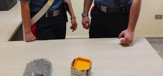 Nasconde marijuana in cassetto della cucina, arrestato 46enne