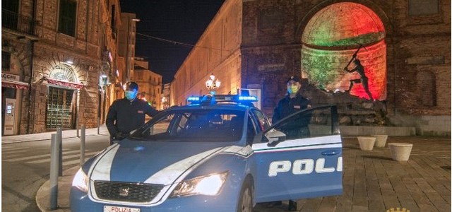 Rapina di smartphone ai danni di un minore: denunciati due giovani stranieri