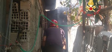 Incendio in via degli Svevi a Catanzaro 