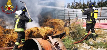 Incendio fienile Loc. Vermica.  (FOTO)