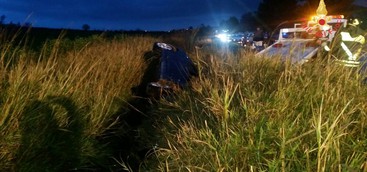 Auto si ribalta e finisce in canalone nel Catanzarese