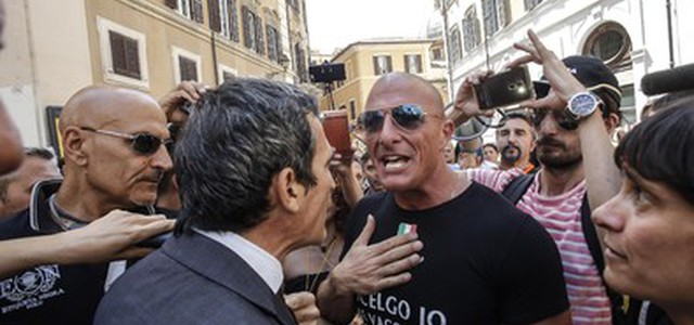 Vaccini: Vico, denuncerò aggressori. Ritardi Polizia