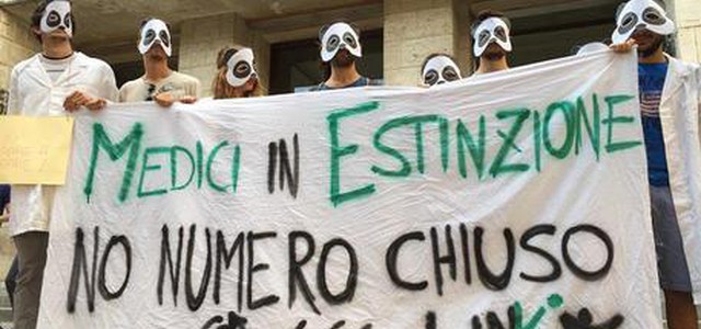 Test medicina: flash mob degli studenti