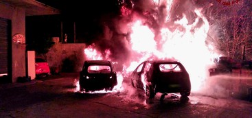 Due auto in fiamme nella notte a Catanzaro, completamente distrutte