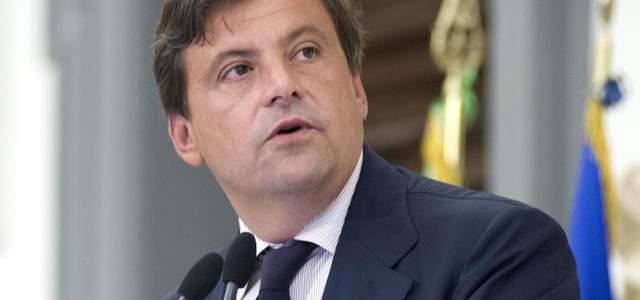 Calenda replica a Oliverio su twitter: “Nel tuo caso sono stato impreciso”