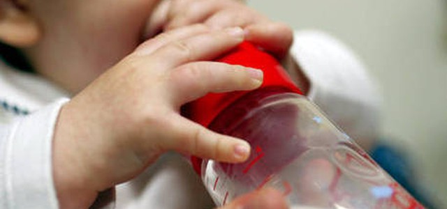 Droga in biberon bimba, madre a giudizio