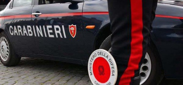 Con droga mentre cammina a piedi, arrestato 29enne
