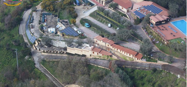 Sequestrate opere in villaggio turistico