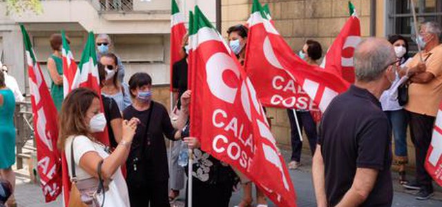 Scuola: Ritardi nelle assegnazioni, docenti in Piazza