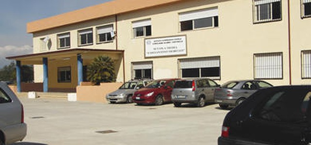 Scuole elementari di Cantinella, la denuncia di un genitore