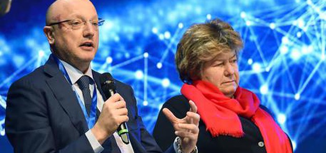 Contratti: Confindustria e sindacati firmano l'accordo