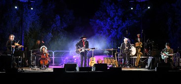 Vinicio Capossela accende la notte  di Sibari, Daniele Silvestri scalda i cuori nei boschi di Serra San Bruno: un’altra due giorni magica e straordinaria di Armonie d’Arte Festival