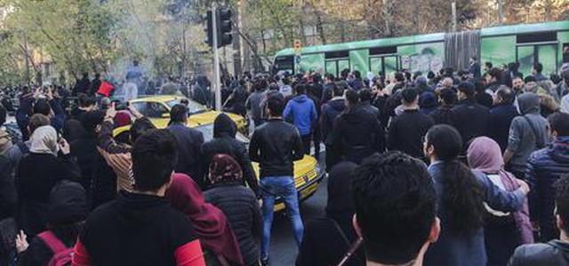 In Iran la Guardia Rivoluzionaria spara sui manifestanti, tre morti