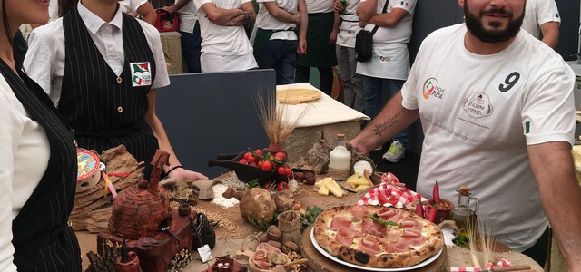 “Io amo l’Italia" 4° edizione del campionato e gara organizzato dalla Scuola Italiana Pizza