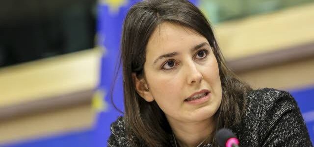 Ferrara (M5S) attenziona Palazzo Calogero. L’eurodeputata interroga la Commissione europea