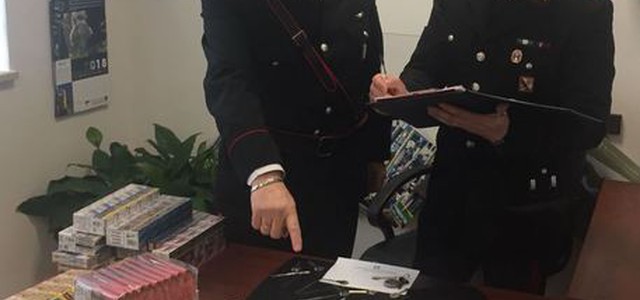 Sorpresi a rubare in tabaccheria, arrestati