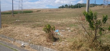 Strada dissestata e immondizia in Via della Lacina e in Via delle Ginestre