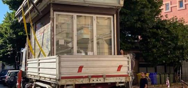 Fotonotizia - Rimossa storica edicola di Catanzaro