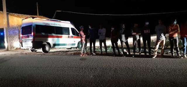 Sbarco di migranti nel Crotonese, fermati scafisti