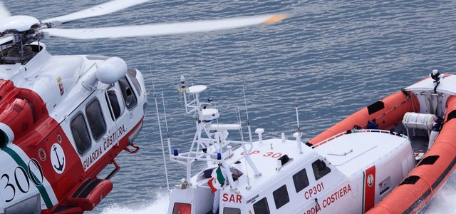 Catanzarese di 31 anni scompare in mare durante immersione a Le Castelle, avviate ricerche