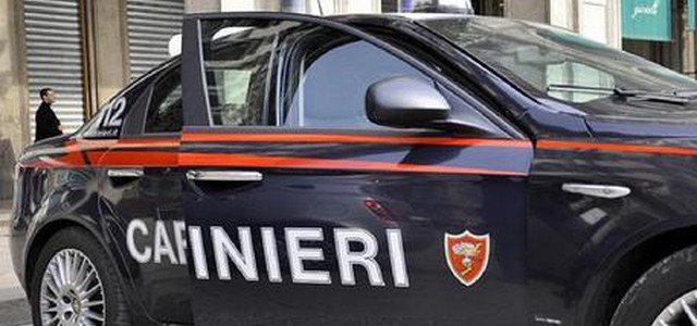 Spara alla testa all' ex moglie e tenta il suicidio, gravi