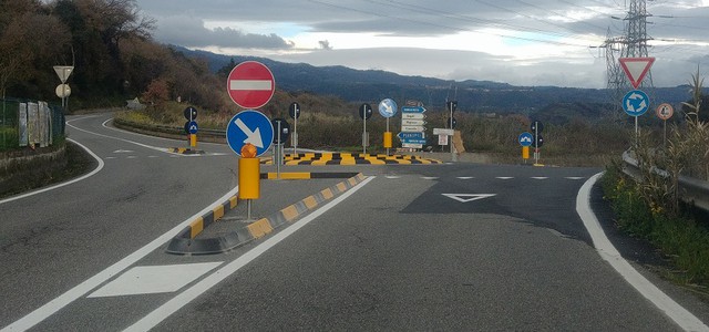 Conclusi i lavori della rotatoria che regolamenta il flusso veicolare nel territorio di Serrastretta