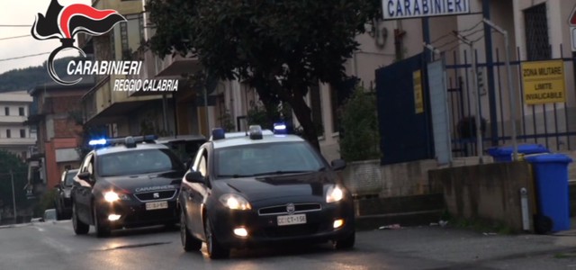 Tentano di rubare macchina operatrice in una ditta, cinque arresti
